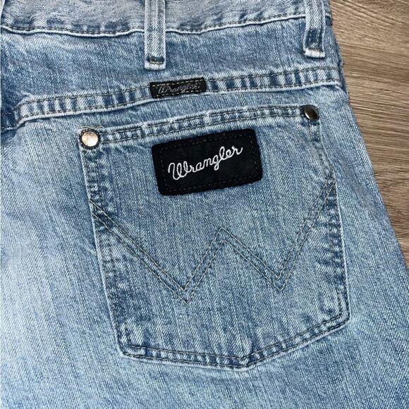 Men's Wrangler Classic 32x32 Straight Leg Jeans - Picture 7 of 10